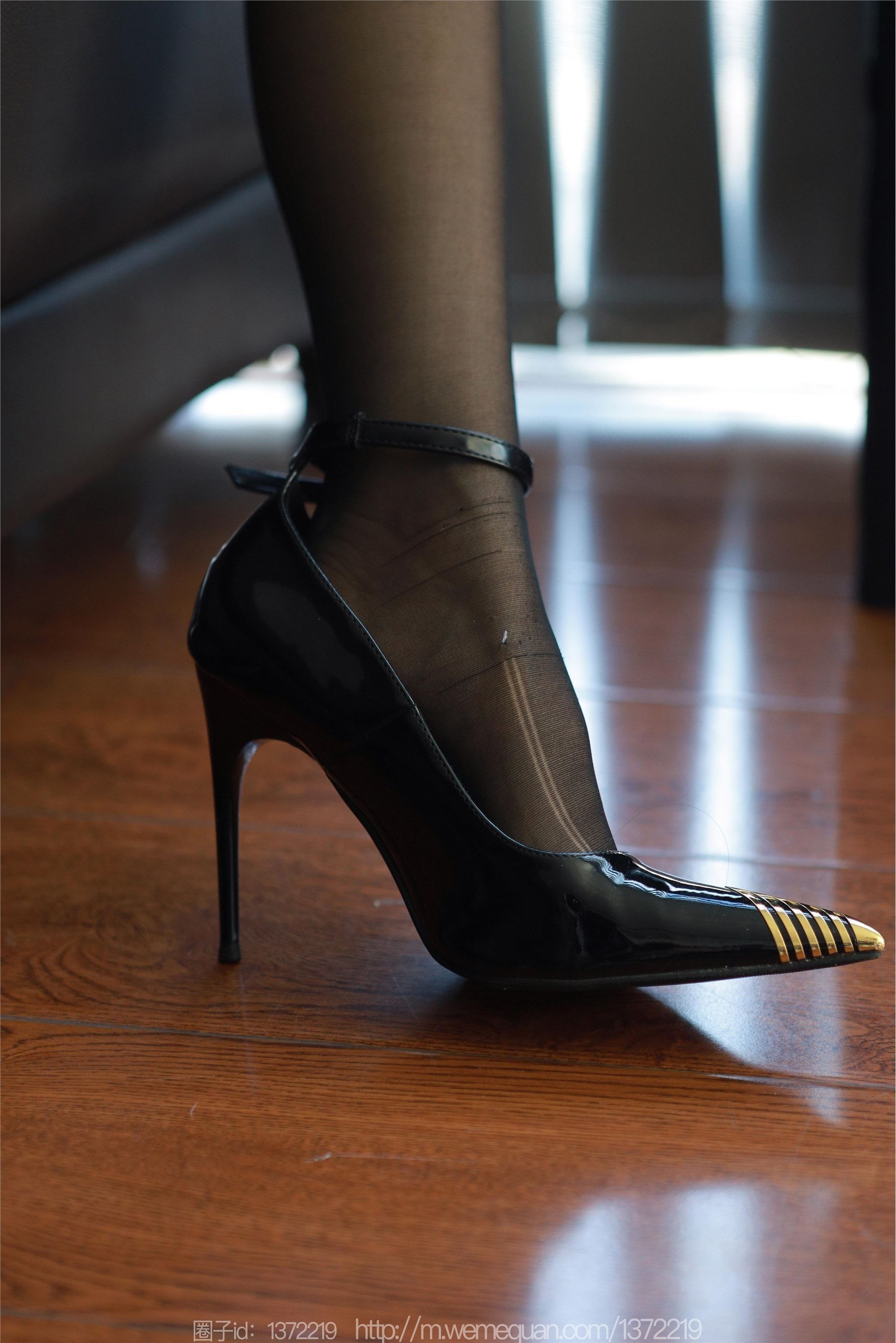 IESS异思趣向  2023.08.17 丝享家 1509 美子《性感翡翠绿》